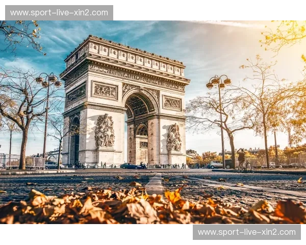 跨越万里的“红”色碰撞：当东方美学遇见布鲁塞尔的浪漫